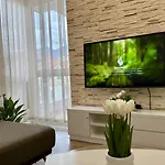 Kaila's * Tirana