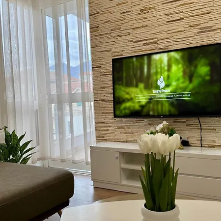 Kaila's * Tirana